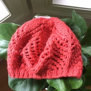 Chic coral G.H. Bass & Co. knit hat / beret - NWT